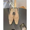 LUXO Feminino G slingback Sandálias bomba Os sapatos slingback Aria são apresentados em malha preta com motivos brilhantes de cristais Fechamento com fivela traseira Tamanho eur36-42