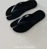 Nya sommar tabi flip-flops tofflor sandaler gummi sula högkvalitativ mode casual v-formade ins skor för kvinnor lyxdesigners fabrikskor storlek 35-40 låda