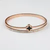 Bangle Amerikaanse mode-ornament roestvrij staal enkele rij diamanten armband sieraden Rose Gold Clover Titanium238K