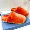 Nieuwe dames muilezelsontwerper muilezels wollen muilezel driehoek muilezels warme comfortabele binnenshuis buitenlucht slippers wandel slipper mode elegante muilezels winter slippers