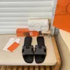 Designer di lusso in pelle femminile sandali da spiaggia sandali sfrenati scarpe da donna pantofole da donna pantofole