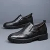 Scarpe eleganti Sandali Oxford da lavoro in pelle scavata alla moda Scarpe da sposa da uomo Comode stringhe estive