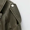 ZVRI 2023 Женские Vintage Lose Pu Faux Leather Chothere Короткая куртка с ремнем Streetwear Женская застежка -молния Retro Moto Biker Tops Tops 231227