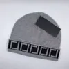 Projektant wysokiej jakości dzianinowe czapki moda f litera drukuj swobodny ciepłe czapki dla mężczyzn i kobiet
