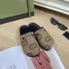 مصمم الشرائح الفاخرة المصمم المطبوعة Baotou Flat Sandals Letters Slippers Fashion Fashion Women Sandals Real Leather Flip Flop أحذية عارضة أحذية أحذية أحذية