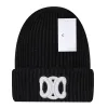 Beanie designer beanie luxo gorro chapéu temperamento versátil gorro chapéu de malha quente carta triângulo design chapéu presente de natal moda chapéu 10 cores muito bom