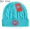 Candy Color Hot New Style ricamo unisex unisex per adulti Outdoor Winter Beanie Letter Solid Dome Skullcap