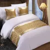 Gouden Bloemen Spreien Bed Runner Gooi Beddengoed Enkele Koningin Koning Cover Handdoek Home el Decorations 231227