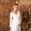 Abiti premaman in pizzo bianco Fotografia Puntelli Abito maxi con spacco laterale sexy per donne incinte con scollo a V Abito lungo per gravidanza Servizi fotografici 2024 Hot