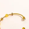 Bracelets de style nouveau hommes femmes bracelet de luxe bijoux de créateur plaqué or 18 carats en acier inoxydable amoureux bracelets cadeaux bracelets pour hommes