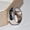 Luksusowy CZ Designer cyrkon chińskie pierścionki dla kobiet Koreańska moda srebrna lśniący kryształowy niebieski kamień diamentowy