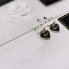 Роскошные черные серые серьги Женская дизайнерский дизайнерский шарм -ушной шкаф Spring Vintage Fashion Jewelry для женщин Классические серьги любви Свадебные подарки