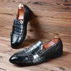 Mäns klassiska kornmikrofiber läder casual skor Mens Buckle Party Wedding Loafers Moccasins Men Driving Flats 231227