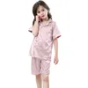 Bekleidungssets 6M-11Y Baby Mädchen Jungen Pyjama Set Satin Seide Kinder Kurzarm Nachtwäsche Pyjamas 2 Stück Button Down Klassische Loungewear Shorts