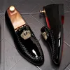 Luxe Koninklijke Stijl Mannen Handgemaakte Borduren Kroon Patroon Exotische Designer Loafers FashionBrand Casual Trouwjurk Schoenen 231227