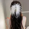 ダチョウの羽毛クロークリップ秋と冬のインスタグラム風のサメのクリップバックヘアクリップヘアクリップネチズンスーパースーパー