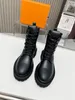 Botas de grife femininas de marca de luxo botas de cavaleiro tênis chelsea botas de salto plano médio botas de tornozelo clássico inverno 1019
