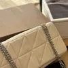 Högkvalitativ designer Silverkedjepåse Kvinnor Luxurys Handväskor stora klaffskorsväskor Purtes Designer Women Pag Letter Cross Body Bags Leather Woman Handbag
