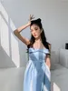 Casual Dresses ZCSMLL Koreanische Mode Satin Trägerloses Schlauchkleid für Frauen 2023 Sommer rückenfreie Schleife blaue Knospe asymmetrisch