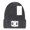 Beanie designer beanie luxo gorro chapéu temperamento versátil gorro chapéu de malha quente carta triângulo design chapéu presente de natal moda chapéu 10 cores muito bom