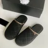 Damespantoffels Designer Gewatteerde Textuur Slippers Met Ketting Schapenvacht Platte Hakken Muiltjes Slippers Dames Loafer Outdoor Vrijetijdsschoen Met Stofzakken Vrijetijdsschoen