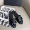 Tasarımcı kanal terlik katırları düz deri slide kadınlar katır düşük topuklu siyah beyaz pembe vintage slaytlar ayakkabı