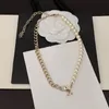 Franska smyckesdesigner lyxig pärla mässing halsband klassisk dubbel bokstav fem spetsig stjärna inlaid rhinestone pärla pendell kvinnor charm halsband syster gåva