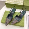 Luxury Women's G Slingback Sandaler Pump Aria Slingback Shoes presenteras i svart nät med kristaller glittrande motiv tillbaka spännstängning