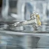 Cluster Anéis Huitan Gracioso Mulheres Dedo-Anéis Amarelo Cor Cúbica Zircônia Casamento Aniversário Presente Mãe Prata Moda Jóias