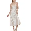 女性用スリープウェアの女性Vネックノースリーブスムースサテンナイトドレス調整可能なショルダーストラップバックレスソリッドカラー薄いスリーピングドレス