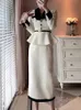EWQ Zarif Beyaz Ekleme Yakası Tek Göğüslü Uzun Kollu Kontrast Kemer Kadınlar Sırf Palto Etek İki Parça Set 16U6144 231227