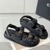 Designer gewatteerde dad sandaal koeienhuid sandalen Candy Color gewatteerde lage sleehakken leer Dames platte bodem Comfort Sand Beach