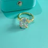 Ringdesignerringe Luxusringe für Frauen große Diamanten Solid Farb Design Trendy Ringe Metallmodemetemperament passen Ladies Geburtstagsgeschenk sehr schön