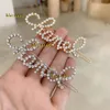 Haarspangen Haarspangen 2023 Damen Perle Strass Buchstaben Haarspange Bling Buchstaben Haarspangen Mode Haarschmuck für Geschenk Party Haarnadel 2024 Schauspielerin Kopf Festival