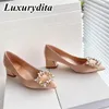 Sandali da donna di alta qualità Pompe in pelle Solva di pelle Banchetto in passerella in passerella Luxuria di lusso Designer di tacchi alti Vivier Scarpe da ballo pianeggiano tacco di moda Muli Muli G0813