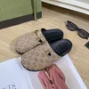 Designer Luxury dia's Designer Gedrukte Baotou Flat Sandalen Letters Slippers Modemerk Women Sandalen Sandalen Echt lederen Flip Flop Casual schoenen Men Sneakers Boots