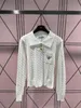 Suéteres de mujer Diseñador Polo cuello bordado bolsillo Fried Dough Twists suéter de manga larga para mujer 23 otoño nuevo estilo delgado abrigo inferior de manga larga 9IIJ