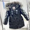 2023 Winter Down Coat Jungen Mädchen Downs Jacken Baby Button Reißverschluss Buchstaben Parkas 3-12 Jahre Fashion Kids Designer Schichten Woll warmer Schneeanzug