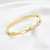 Bangle 316L Aço Inoxidável Moda Fine Jewelry Incorporar Natural Seashell Zircon Hollow Charm Chain Pulseira para Mulheres