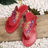 Chinelos Clip Toe Sapatos Boêmios para Mulheres 2024 Primavera Moda Mix Cor Pérola Roma Flat Non-Slip Beach