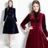 Casual Dresses Autumn Winter Runway Fashion Blue Red Velvet Midi Dress Women Bow Stand Collar Lång ärm Lace Patchwork Slim Party Vestidos