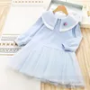 Preppy stijl kinderen splicing kant tule jurken meisjes cartoon dubbele falbala revers lange mouw jurk 2024 lente kinderen prinses kleding Z6350