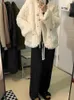 女性用ジャケットXiaoxiangfengファッションラムウールコート2023秋/冬の小さなゆるい白いトップコットン