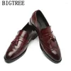 Sapatos de vestido Brogue Homens Oxford Marca Italiana Formal Elegante Coiffeur Couro Clássico Tamanho Grande Sepatu Slip On Pria