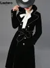 Lautaro Spring Autumn Długość czarnego aksamitnego płaszcza dla kobiet ze złotymi szarfami z podwójnie piersi luksusowy projektant moda 231226