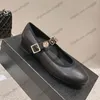 Scarpe eleganti da donna Designer Tacchi bassi robusti Scarpe da danza classica in pelle di vacchetta Décolleté nere retrò Scarpe da sposa Scarpe da esterno regolabili con fibbia alla caviglia Scarpe per il tempo libero con sacchetti per la polvere