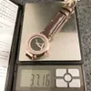 Moda pełna marka zegarków na nadgarstek Kobiet Dziewczyna Diamond Rotatable Dial W stylu skórzany pasek kwarcowy luksus z logo zegar L 102
