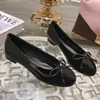 Luxury Designer Flats Loafers Embossed Series New Patent Leather Ballerina Round Toe Womens Ballet Sandal