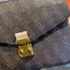 Luxury Dermis Leisure Versatile Printed Underarm Bag Mailman Bag, Shoulder Strap dragkedja Designer Bag Woman Handbag Mini Wallet Luxurys Handväskor