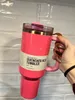 Estoque dos EUA THE QUENCHER H2.0 Cosmo Pink Co-Branded Parade TUMBLER 40 OZ copos gelados 304 gole canecas de vinho Alvo de presente do Dia dos Namorados Garrafas de água vermelha 0105